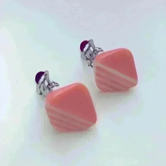 Retro clip on  earrings - Picture 3 of 9